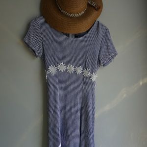 Vintage daisy gingham dress